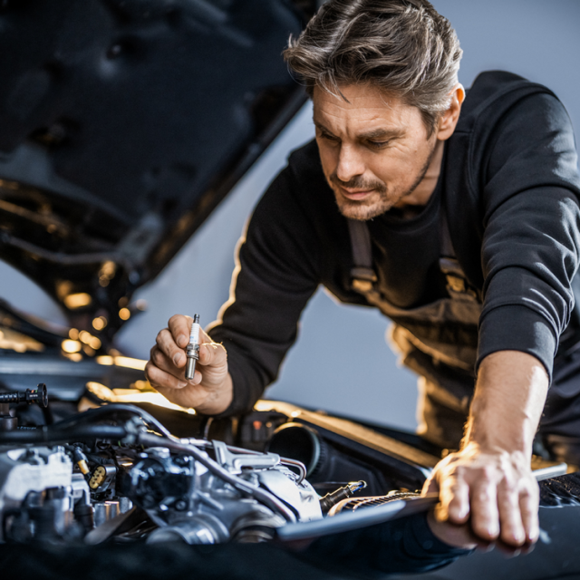 SparkPlug_Racing_R2556G-9_002_Garage_Visual_2024-04