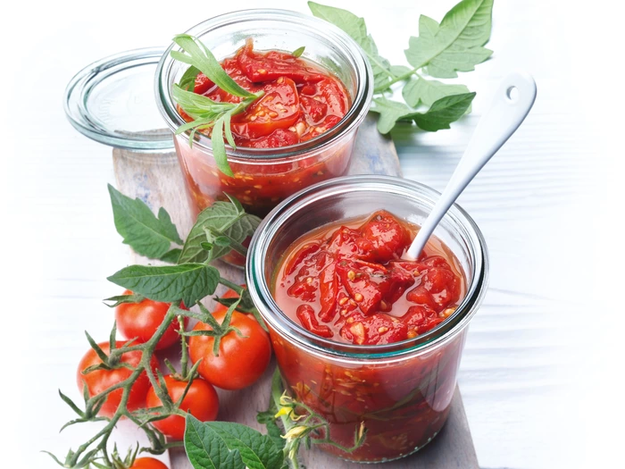 <span>Hoidistamine </span><p>Igal ajal saadaval: magusate või soolaste toitude väikeste koguste hoidistamine kuni 0,5 l purkidesse. </p>